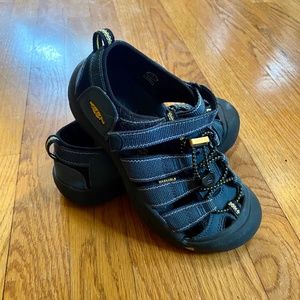 NWOT Keen Sandals